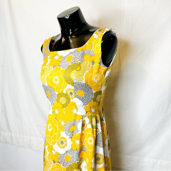 Vintage Dresses & Skirts - VINTAGE BEAUTY Floral Yellow and White Sleeveless Dress